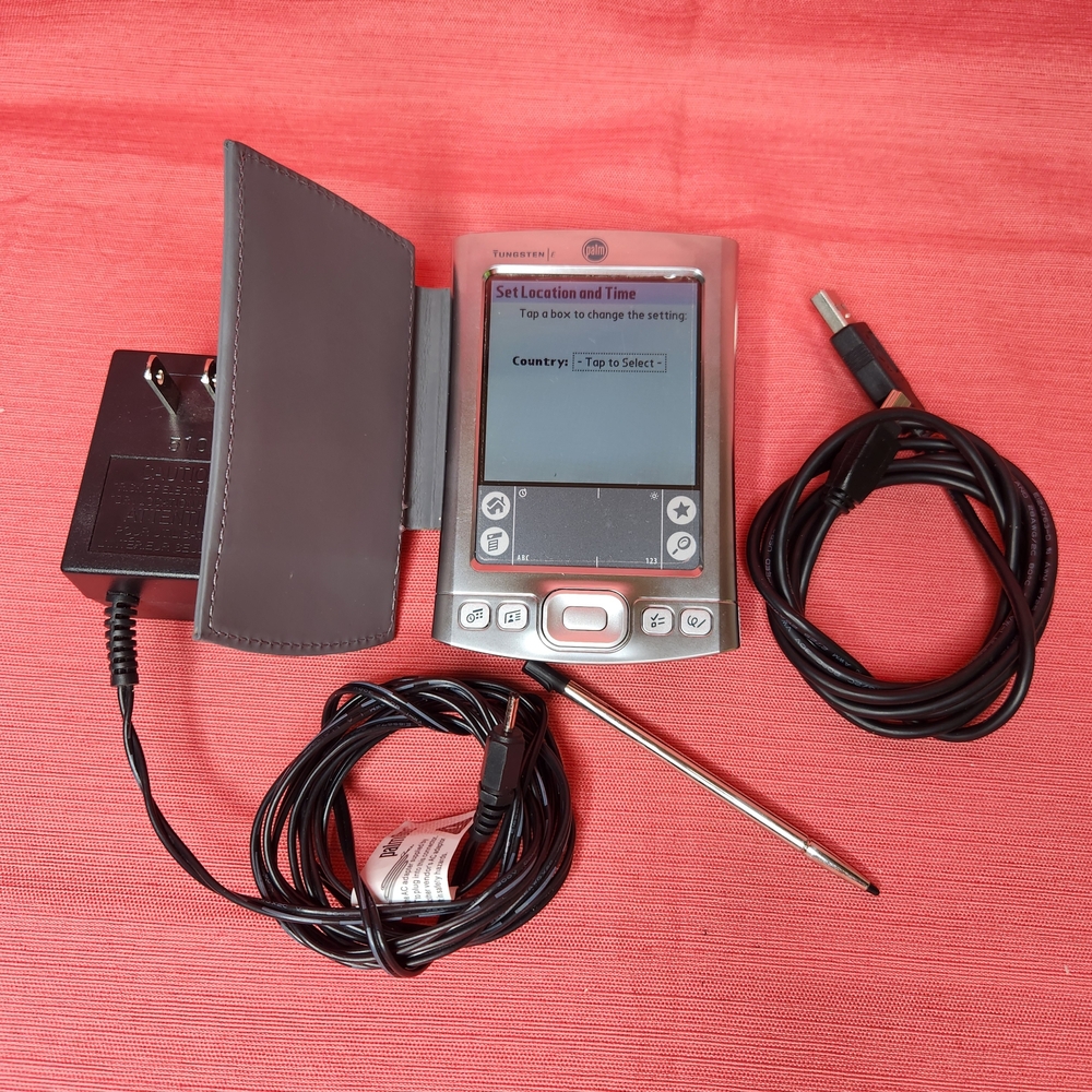 Palm Pilot Tungsten E Handheld PDA with Stylus & Cables Great Condition